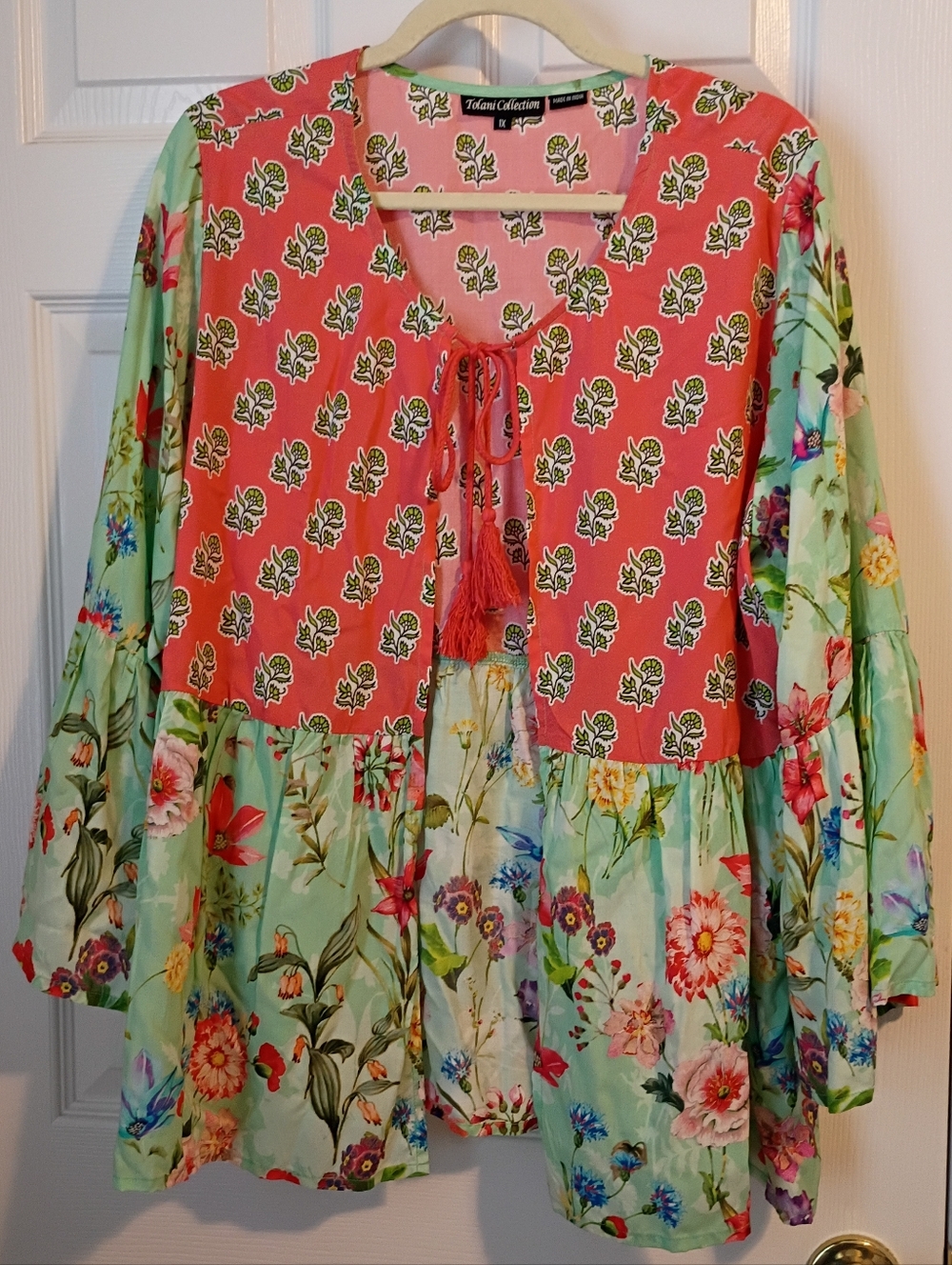 Tolani Coral & Mint Floral Tiered Peplum Open Front Top With Tassels